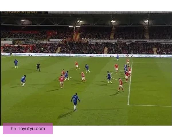 加纳乔红牌进球助切尔西4比2逆转胜